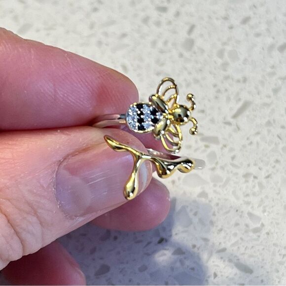 Adjustable Fashion Bee Ring - Picture 8 of 11